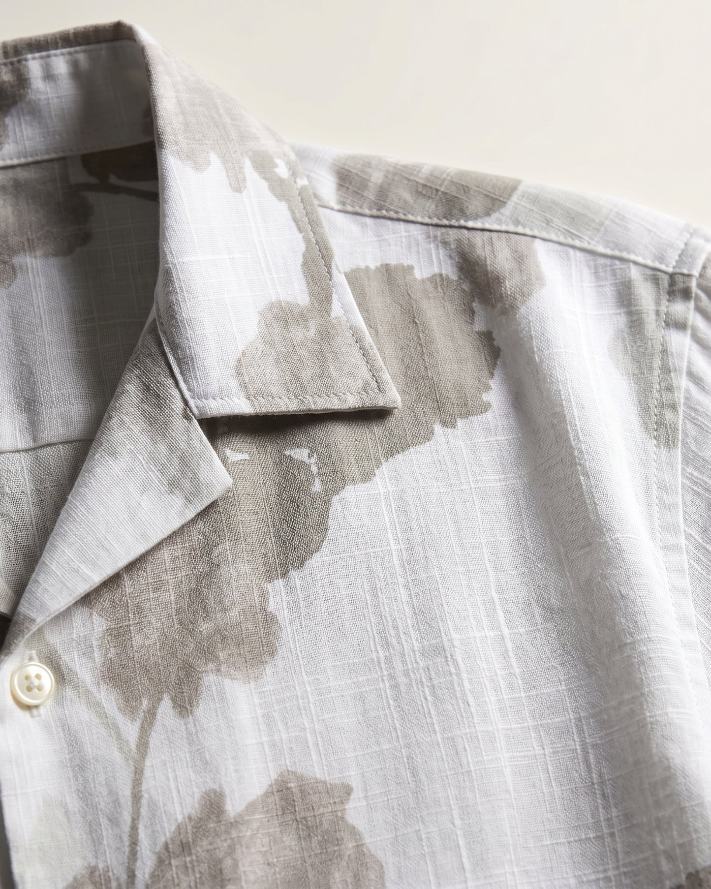BEIGE FLORA STATIC DRIP SHIRT