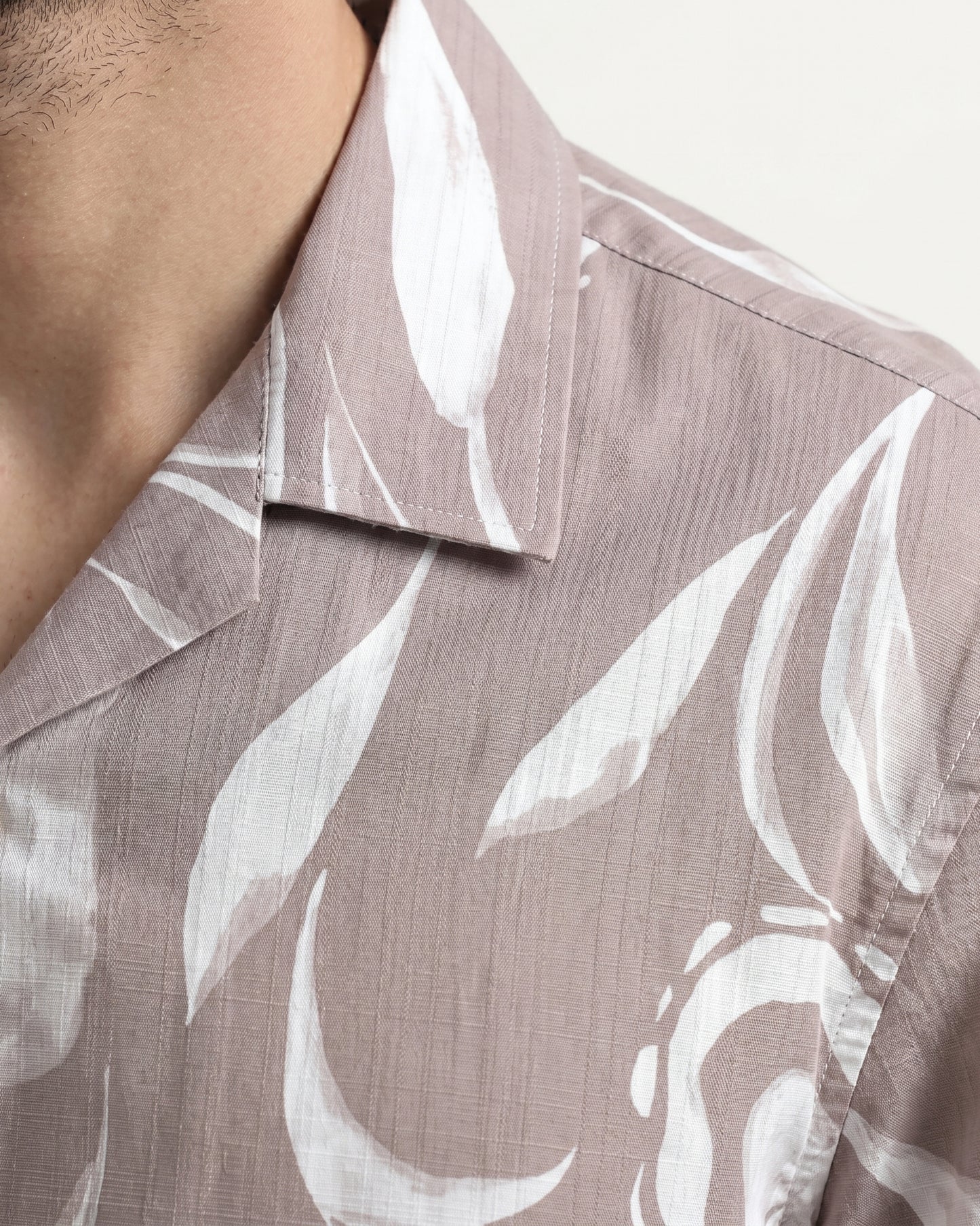 BEIGE FEATHERS STATIC DRIP SHIRT